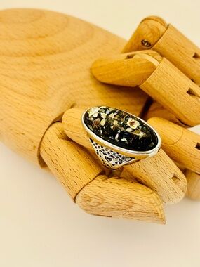 Unique Artisan Ring with Resin Floral Inclusions – Size 6.5